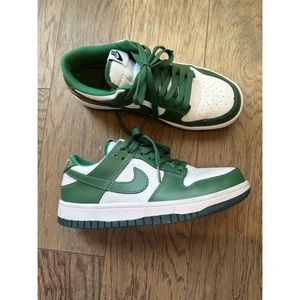 Women’s Nike dunks
